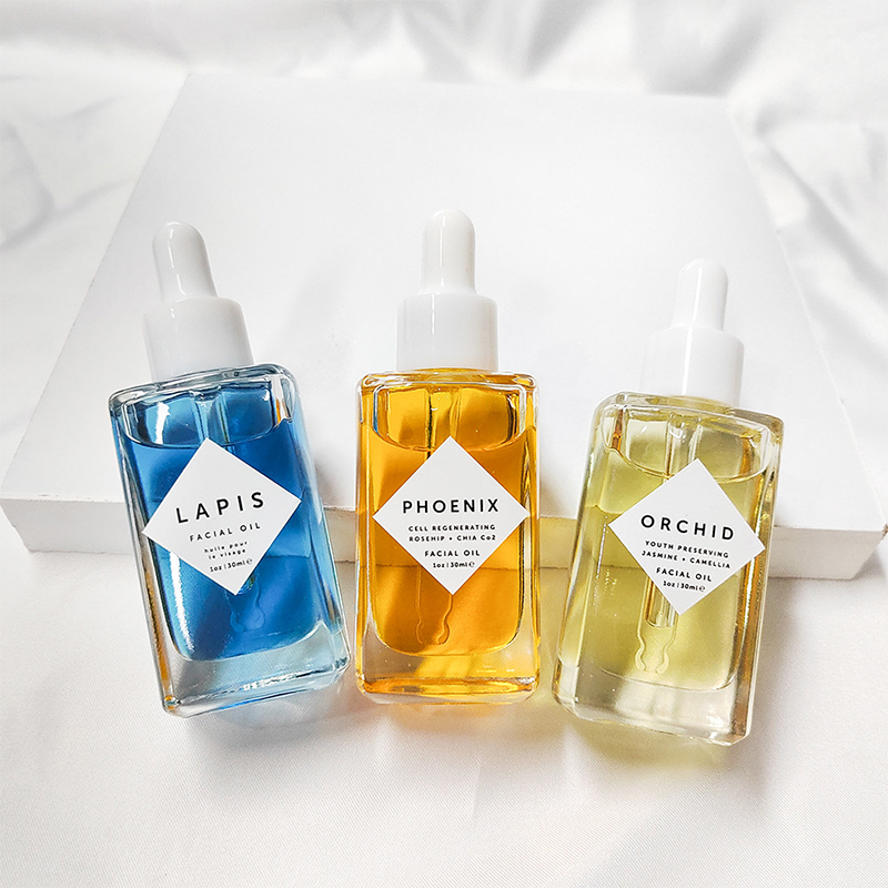 30 میلی لیتر روغن ضروری صورت گل داوودی آبی، پوست را آبرسانی، مرطوب، تغذیه و ترمیم می کند.